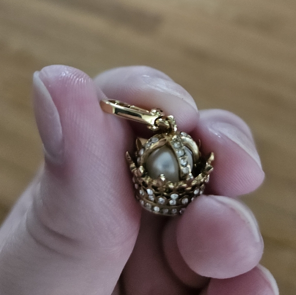 Rare New Juicy Couture Gold Tone C Crown Mini Charm With Pearl And J - Picture 14 of 16